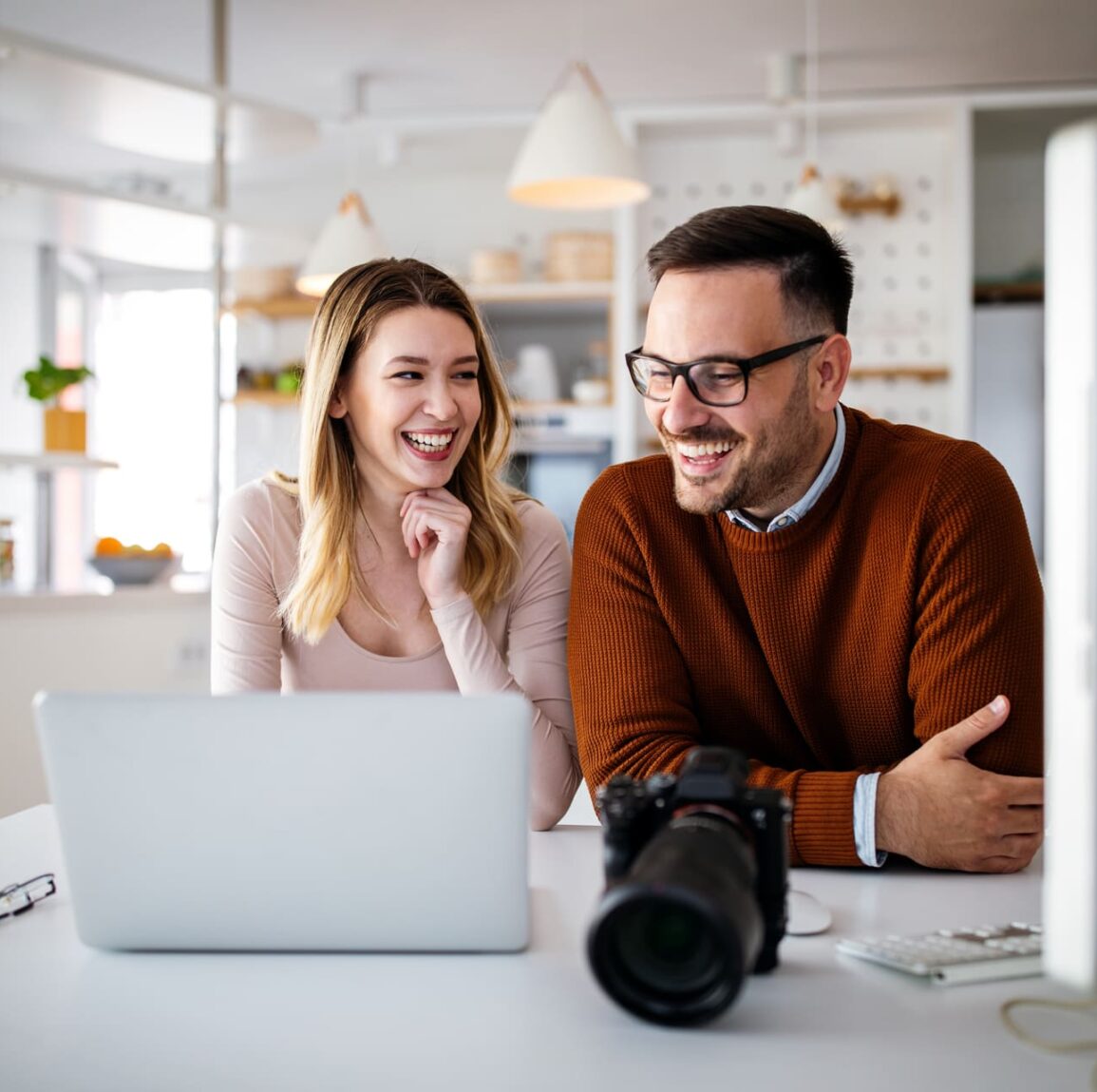 graphic-designers-working-in-office-with-laptop-te-83A2Y7N.jpg